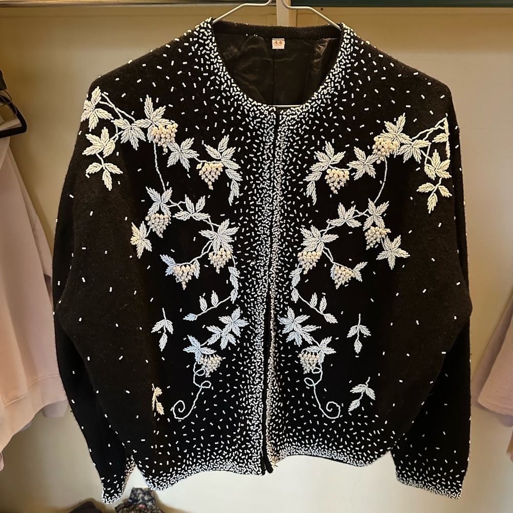 Chic Black Floral Embroidered Blazer